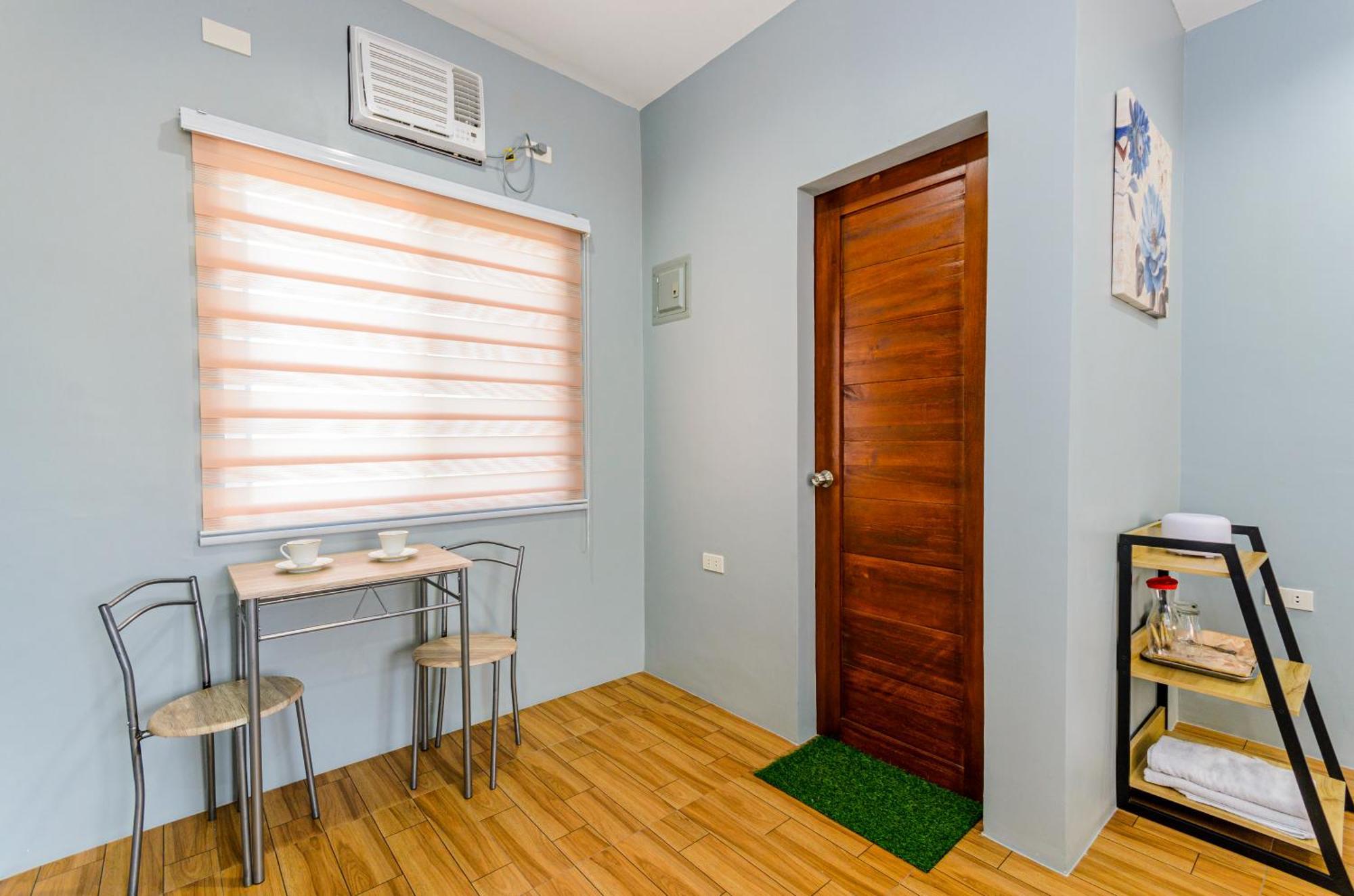 Casa Alberto Of Calapan Town Center Екстер'єр фото