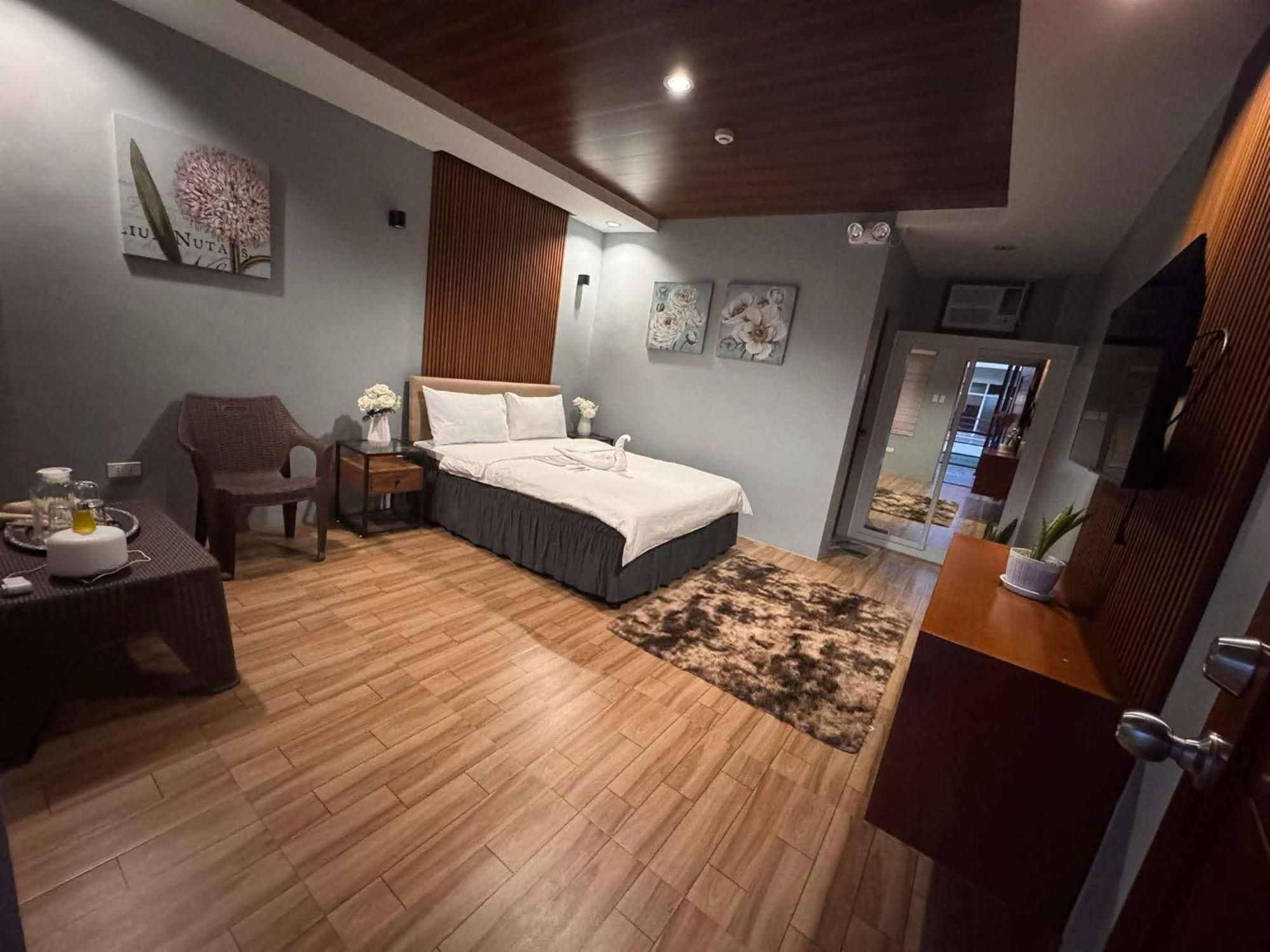 Casa Alberto Of Calapan Town Center Екстер'єр фото